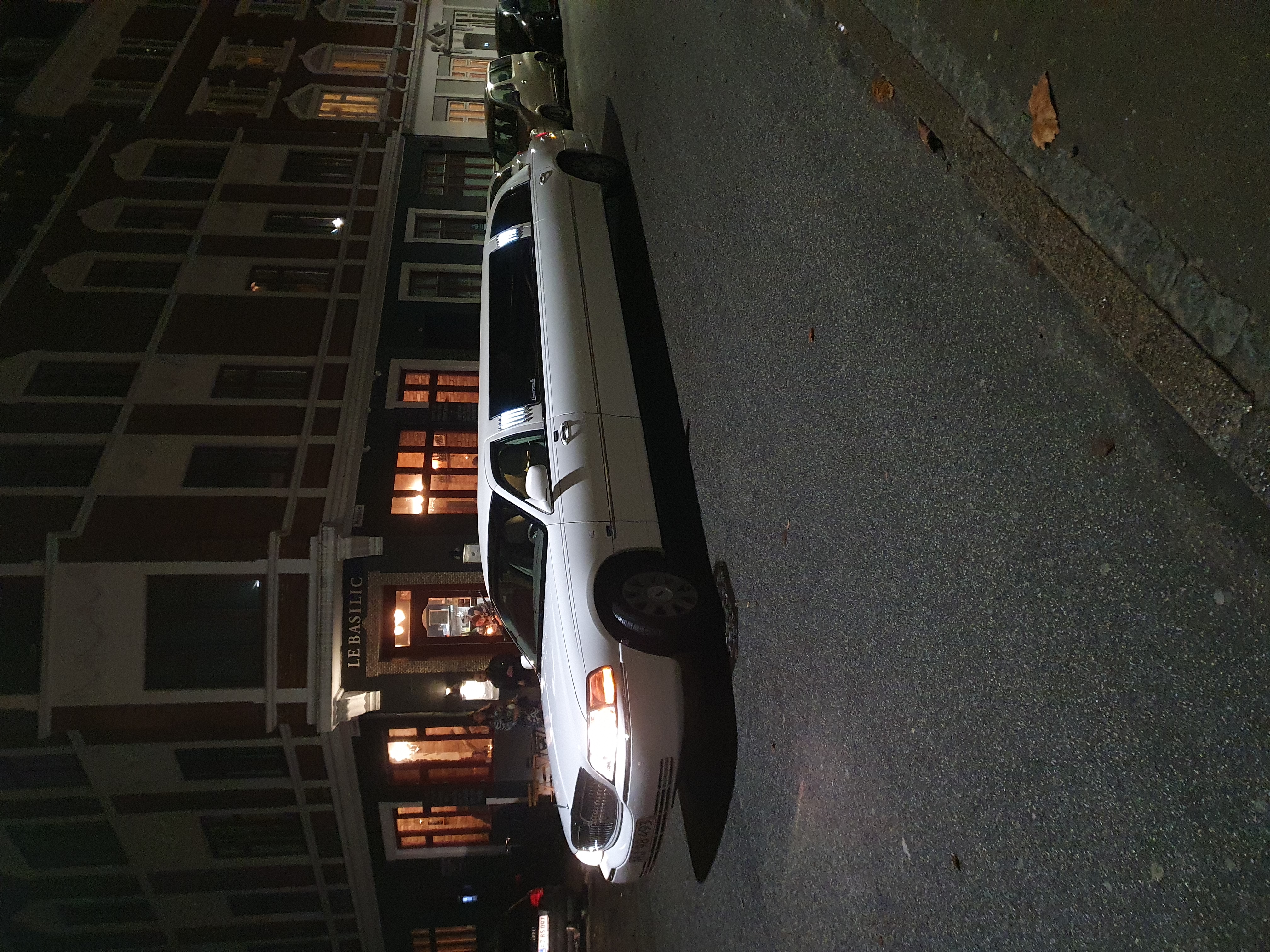 Hvid stretch-limousine fra Limoevent, perfekt til bryllup og konfirmation