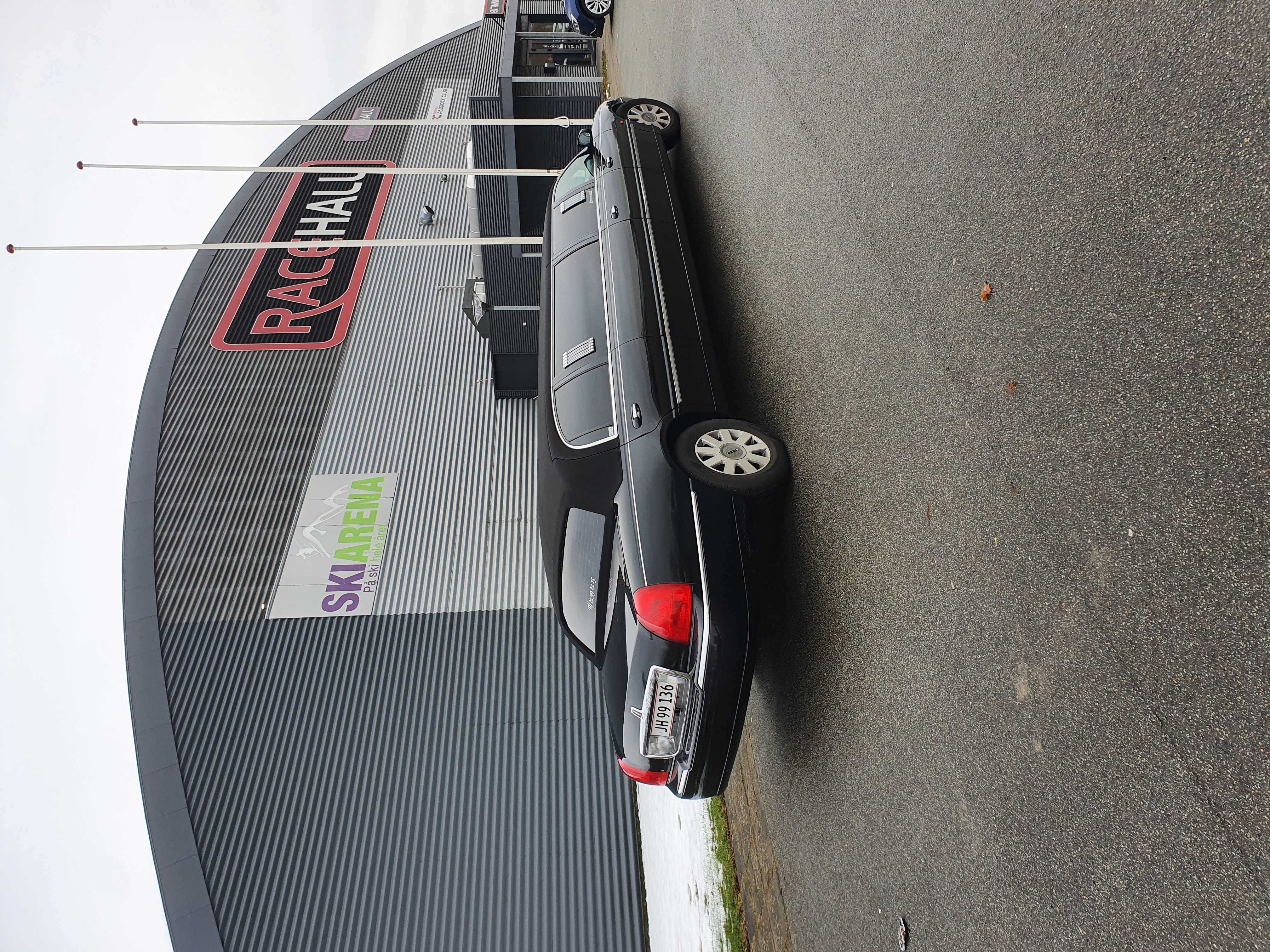 Sort Lincoln Town Car stretch-limousine fra Limoevent, Jyllands eneste sorte limousine